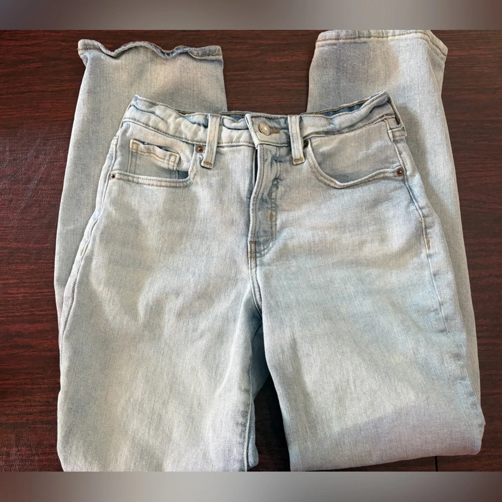 Old Navy Women’s size 2 high rise loose fit jeans - Picture 2 of 4